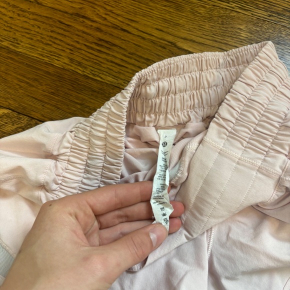 Lululemon Flush Pink Hotty Hot High-rise 2.5 in — sz2 - Picture 4 of 4